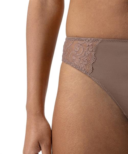 Mey String Amorous