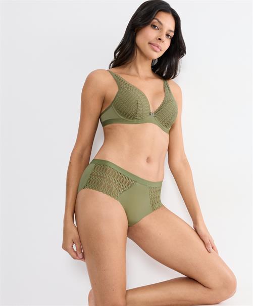 Triumph Maxi Slip Aura Spotlight